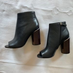 VC John Camuto Black Peep Toe Leather Booties